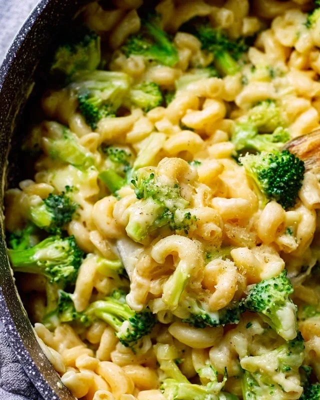 One Pot Healthy Broccoli Mac and Cheese